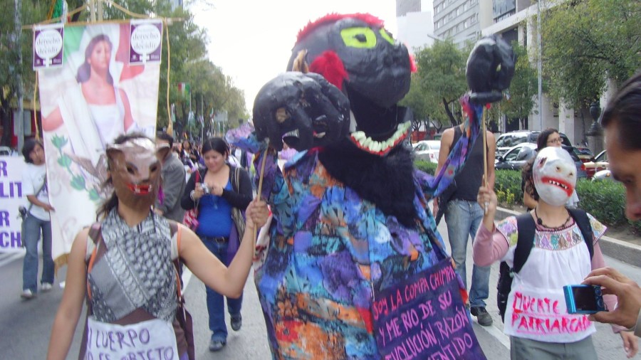 La compa chimpa en una manifestación